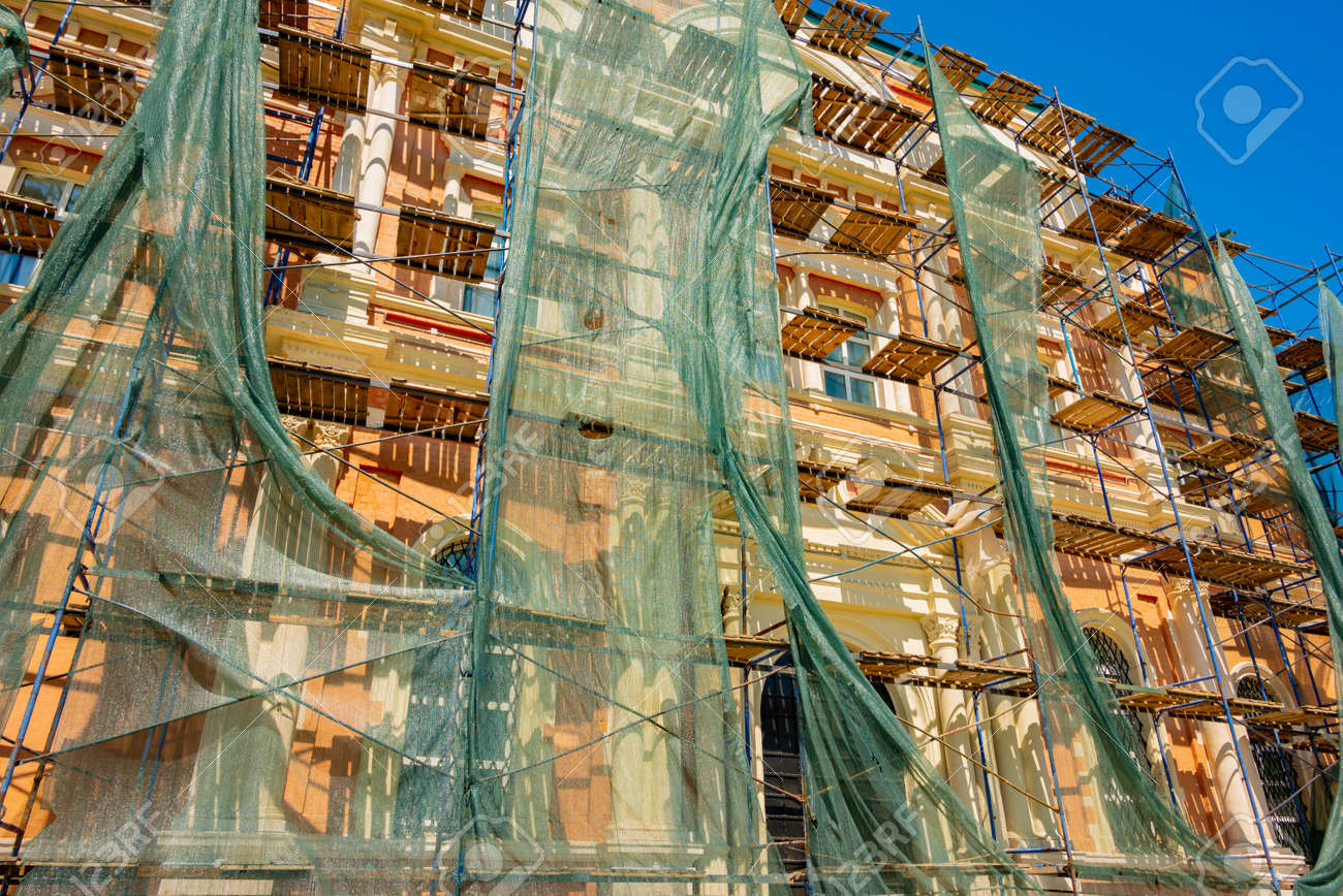 Read more about the article Scaffold Mesh vs Shade Cloth: What’s the Difference?